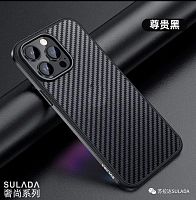 Чехол накладка для iphone 13 (6.1) SULADA Luxury силикон+пластик притемненный карбон, черный бампер с черной металлической вставкой